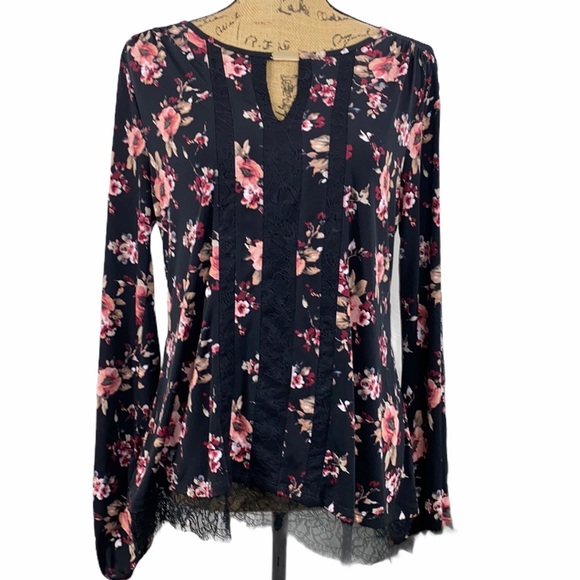 White House Black Market Floral & Lace Eyelash Blouse - Picture 2 of 14